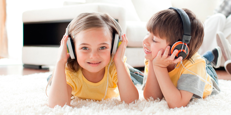 Учим ребёнка слушать музыку
