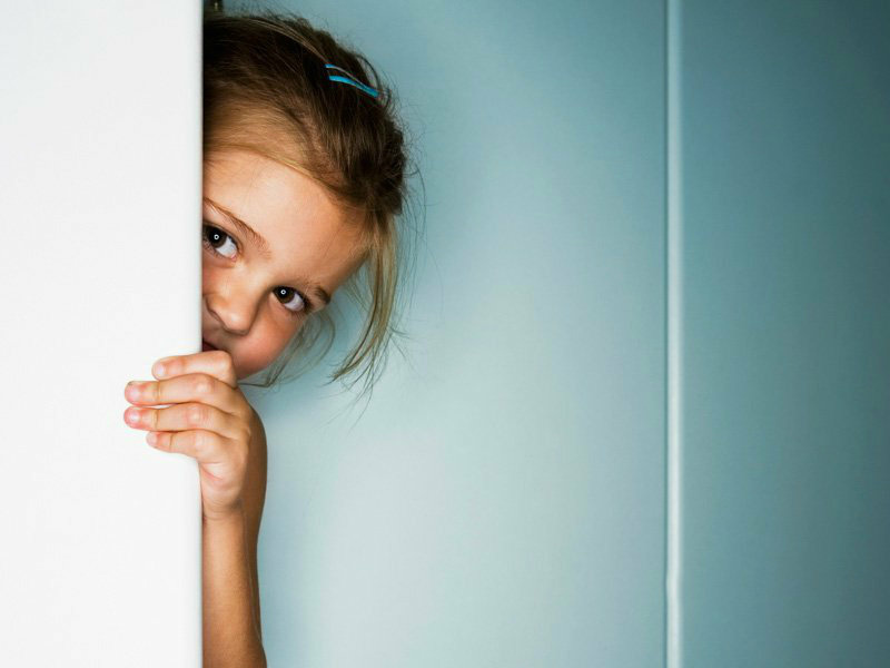 Можно ли ребенку справиться с застенчивостью и как это сделать?